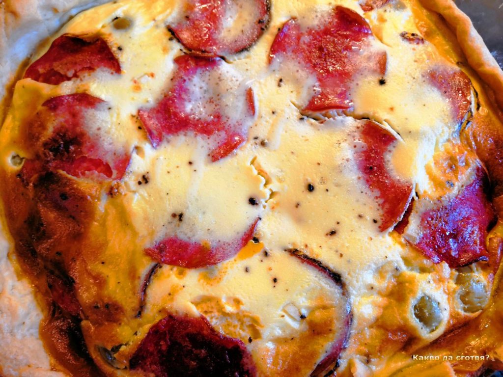 Киш с маслини, чедър, бяло сирене и пеперони Киш с маслини, чедър, бяло сирене и пеперони